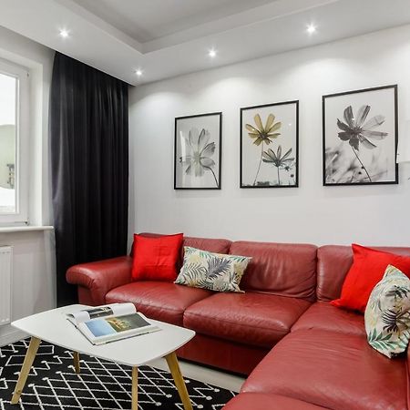 ורשה Family Apartment With A Terrace On Aleje Jerozolimskie מראה חיצוני תמונה