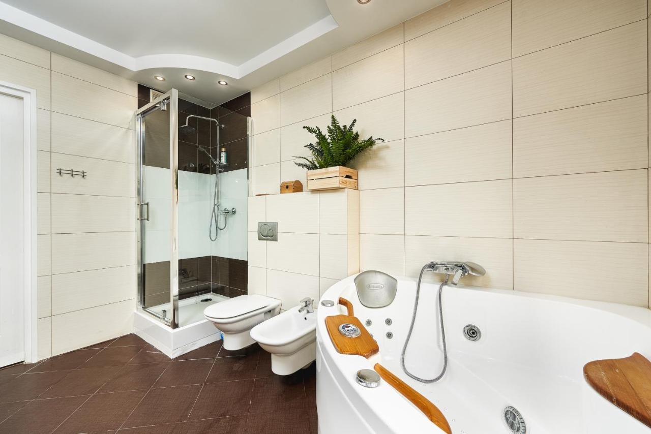 ורשה Family Apartment With A Terrace On Aleje Jerozolimskie מראה חיצוני תמונה