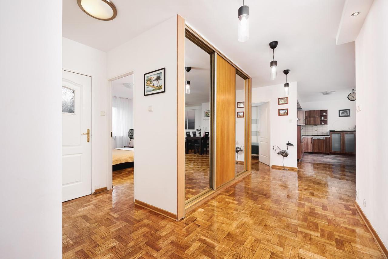 ורשה Family Apartment With A Terrace On Aleje Jerozolimskie מראה חיצוני תמונה