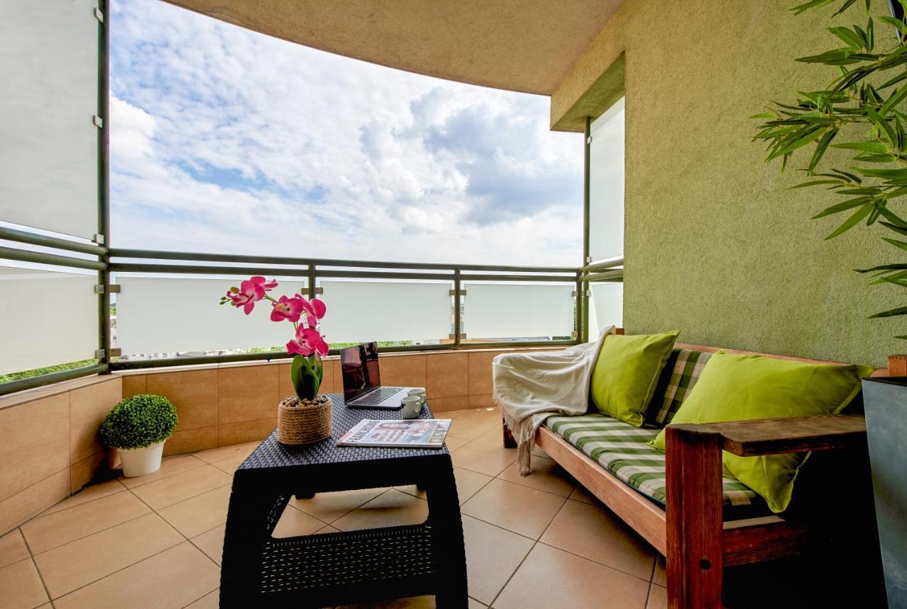 ורשה Family Apartment With A Terrace On Aleje Jerozolimskie מראה חיצוני תמונה