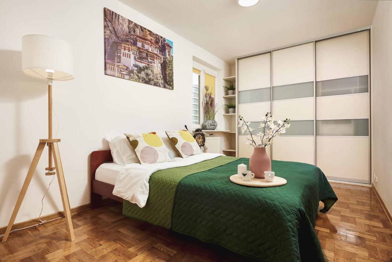 ורשה Family Apartment With A Terrace On Aleje Jerozolimskie מראה חיצוני תמונה