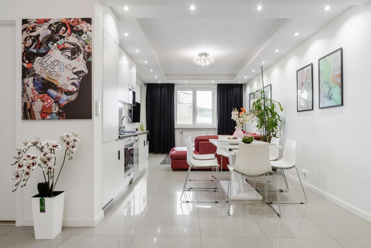 ורשה Family Apartment With A Terrace On Aleje Jerozolimskie מראה חיצוני תמונה