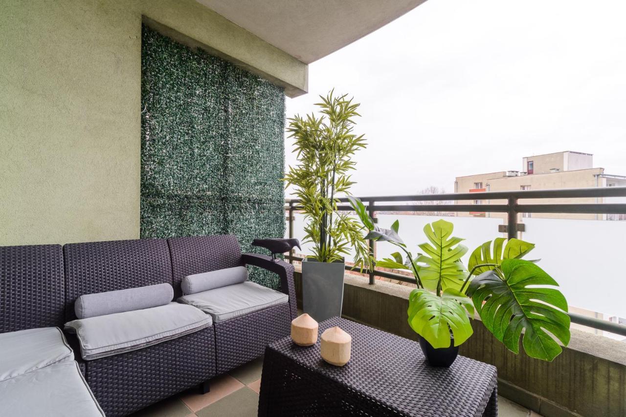 ורשה Family Apartment With A Terrace On Aleje Jerozolimskie מראה חיצוני תמונה