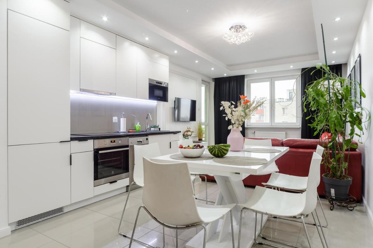 ורשה Family Apartment With A Terrace On Aleje Jerozolimskie מראה חיצוני תמונה