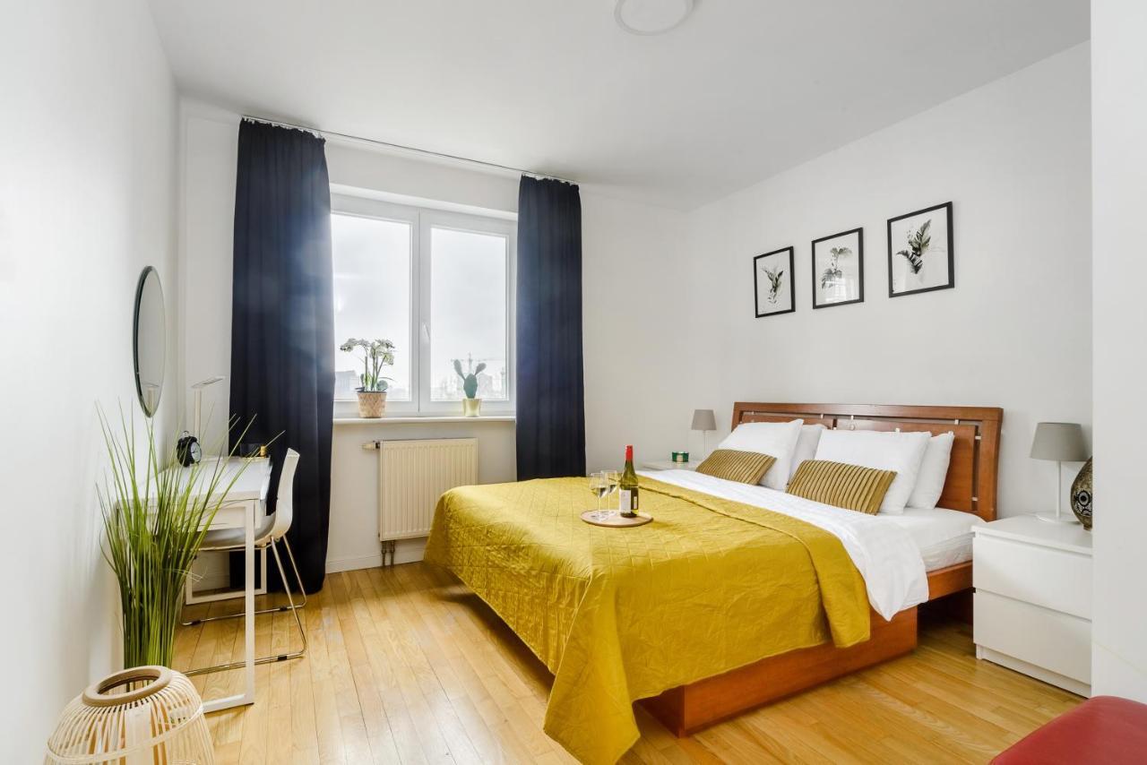 ורשה Family Apartment With A Terrace On Aleje Jerozolimskie מראה חיצוני תמונה