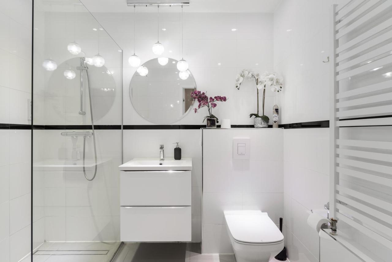 ורשה Family Apartment With A Terrace On Aleje Jerozolimskie מראה חיצוני תמונה