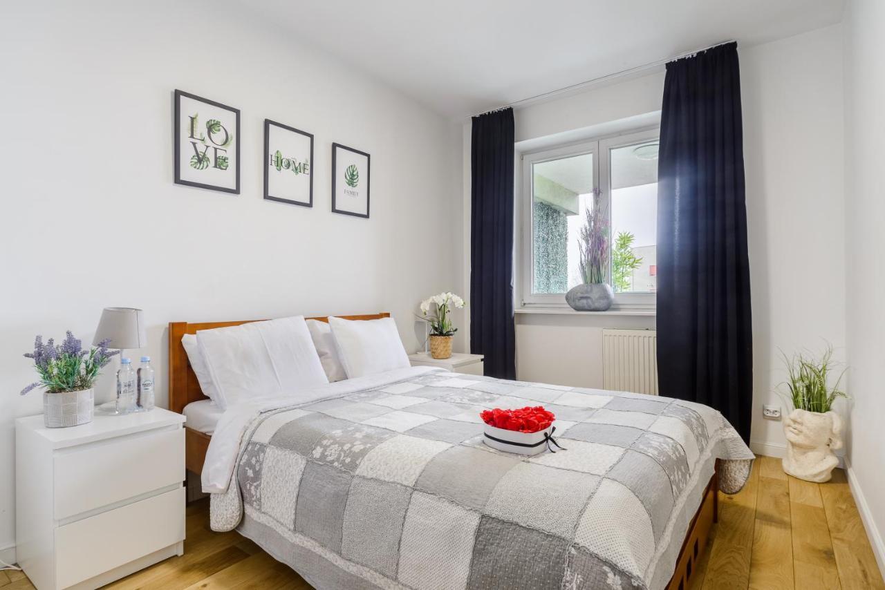 ורשה Family Apartment With A Terrace On Aleje Jerozolimskie מראה חיצוני תמונה