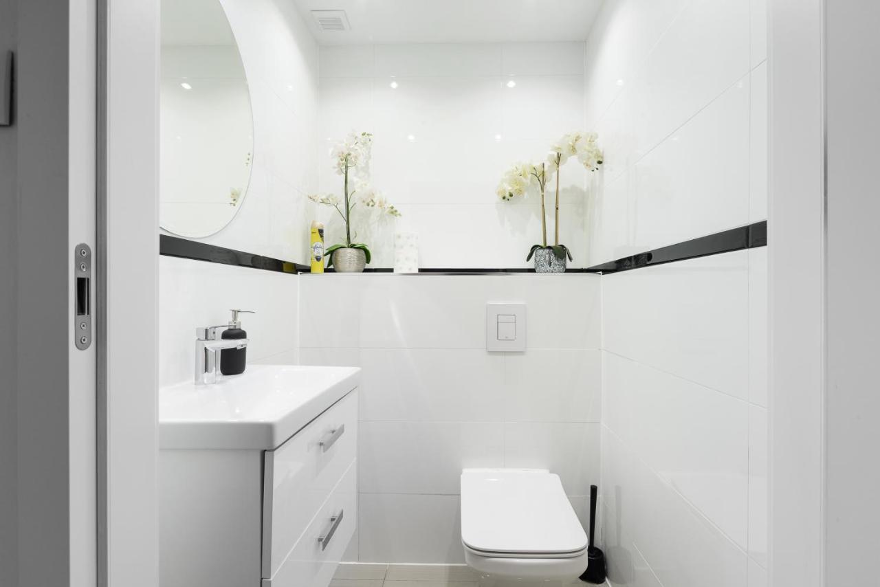 ורשה Family Apartment With A Terrace On Aleje Jerozolimskie מראה חיצוני תמונה