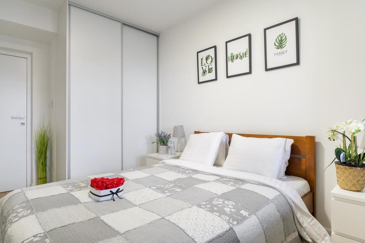 ורשה Family Apartment With A Terrace On Aleje Jerozolimskie מראה חיצוני תמונה